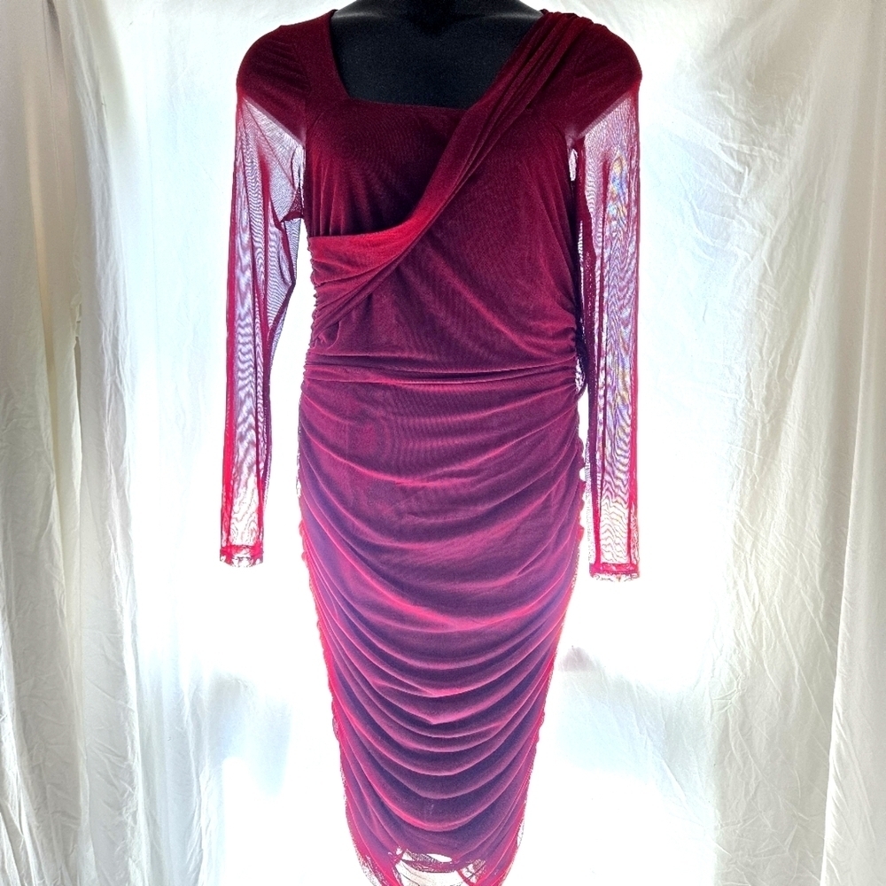 Pretty Curvy Sense Dress - Picture 2 of 14